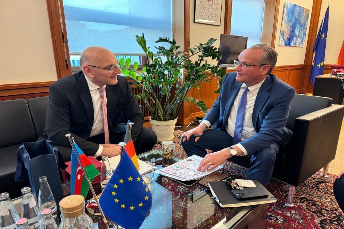 Эльчин Амирбеков обсудил в Германии развитие отношений между ЕС и Азербайджаном