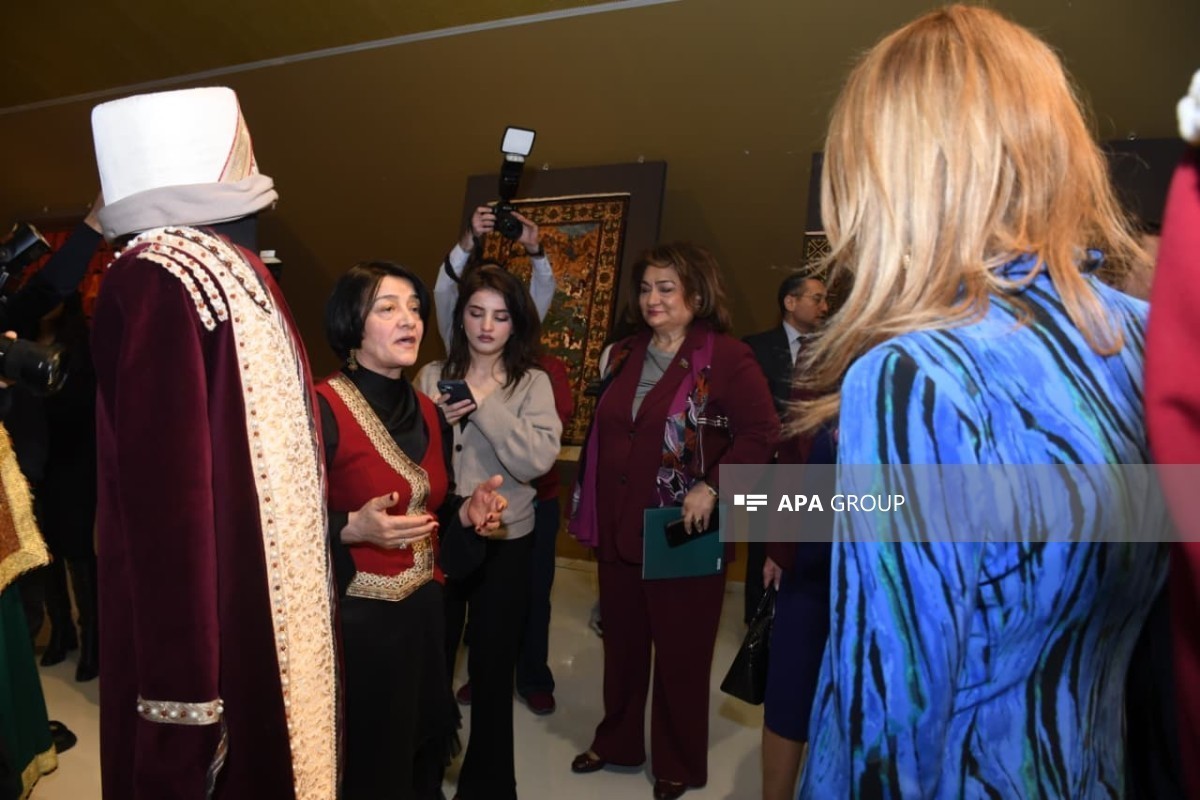 В Музее ковров открылась выставка национальных костюмов западных азербайджанцев-ФОТО 