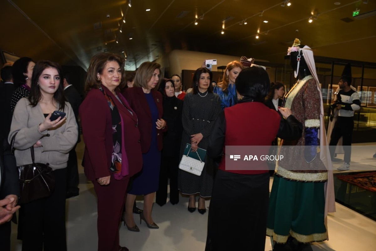В Музее ковров открылась выставка национальных костюмов западных азербайджанцев-ФОТО 