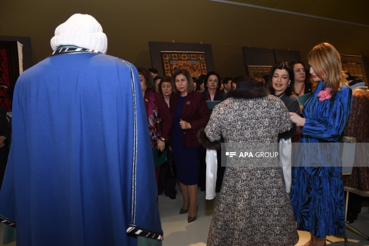 В Музее ковров открылась выставка национальных костюмов западных азербайджанцев-ФОТО 