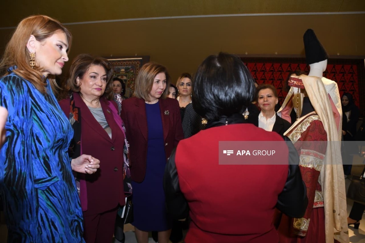 В Музее ковров открылась выставка национальных костюмов западных азербайджанцев-ФОТО 