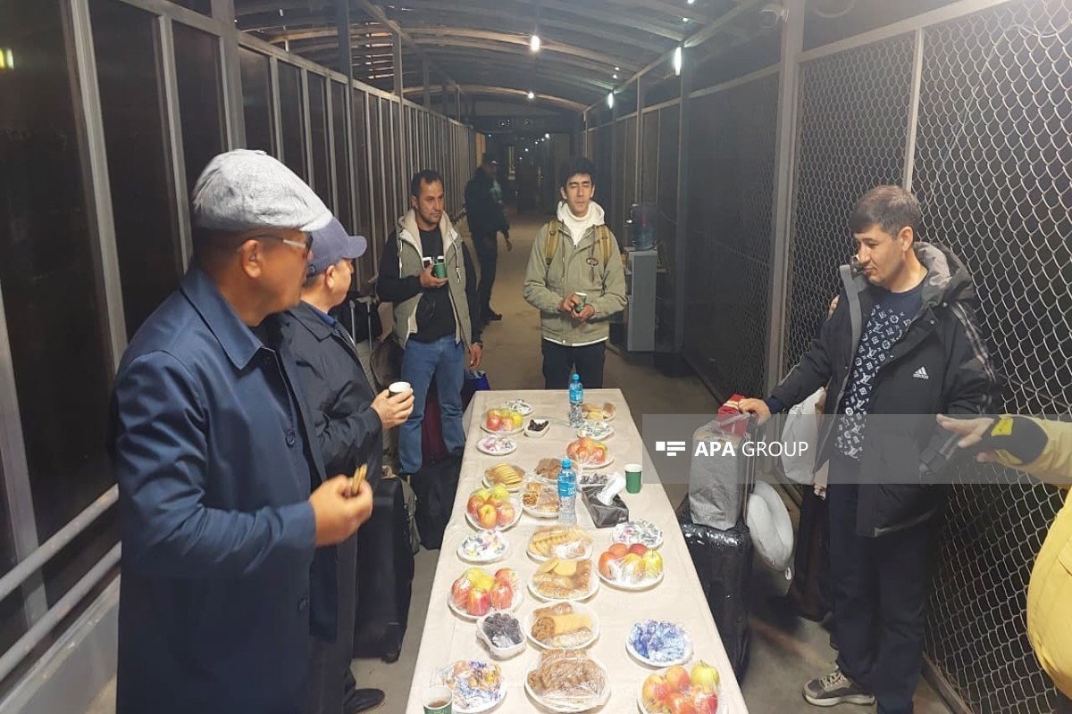 Восемь граждан Таджикистана эвакуированы через границу Азербайджана-ФОТО 