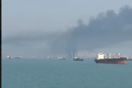 На южных берегах Ирана горит и тонет военный корабль КСИР-ВИДЕО 