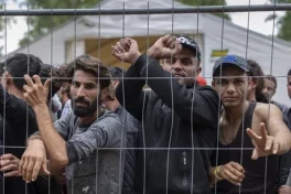 Politico: Евросоюз обеспокоен риском нового миграционного кризиса