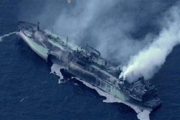 Bloomberg: Российский танкер остановился в Средиземном море