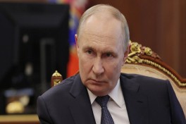 Путин обсудил ситуацию в регионе с Пезешкианом