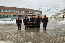 Сотрудники МЧС круглосуточно дежурят в «Шахдаге» во время спортивных турниров