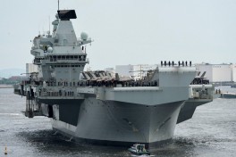 Британия привела авианосец Prince of Wales в готовность для отправки на Ближний Восток