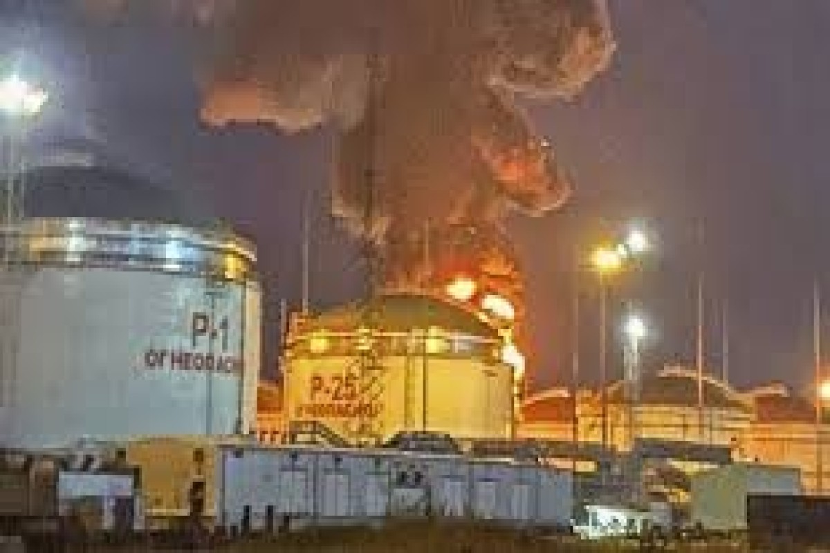 В России из-за атаки БПЛА вспыхнула нефтебаза