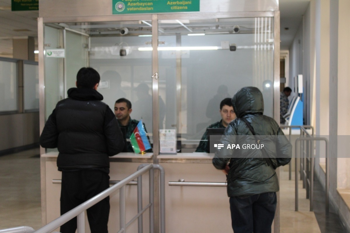 Из Ирана через азербайджанскую границу эвакуированы 3 казахстанских дипломата и 8 граждан России