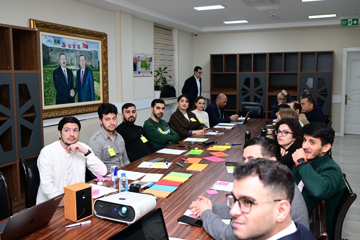 В Баку обсудили создание мультимедийного контента для современных медиа-ФОТО 