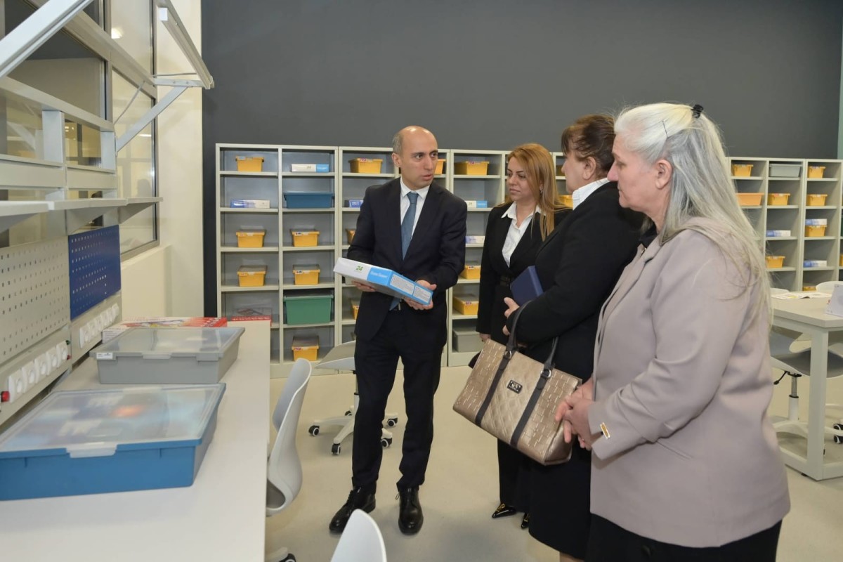 Министр встретился с учителями, работающими на освобожденных территориях -ФОТО 