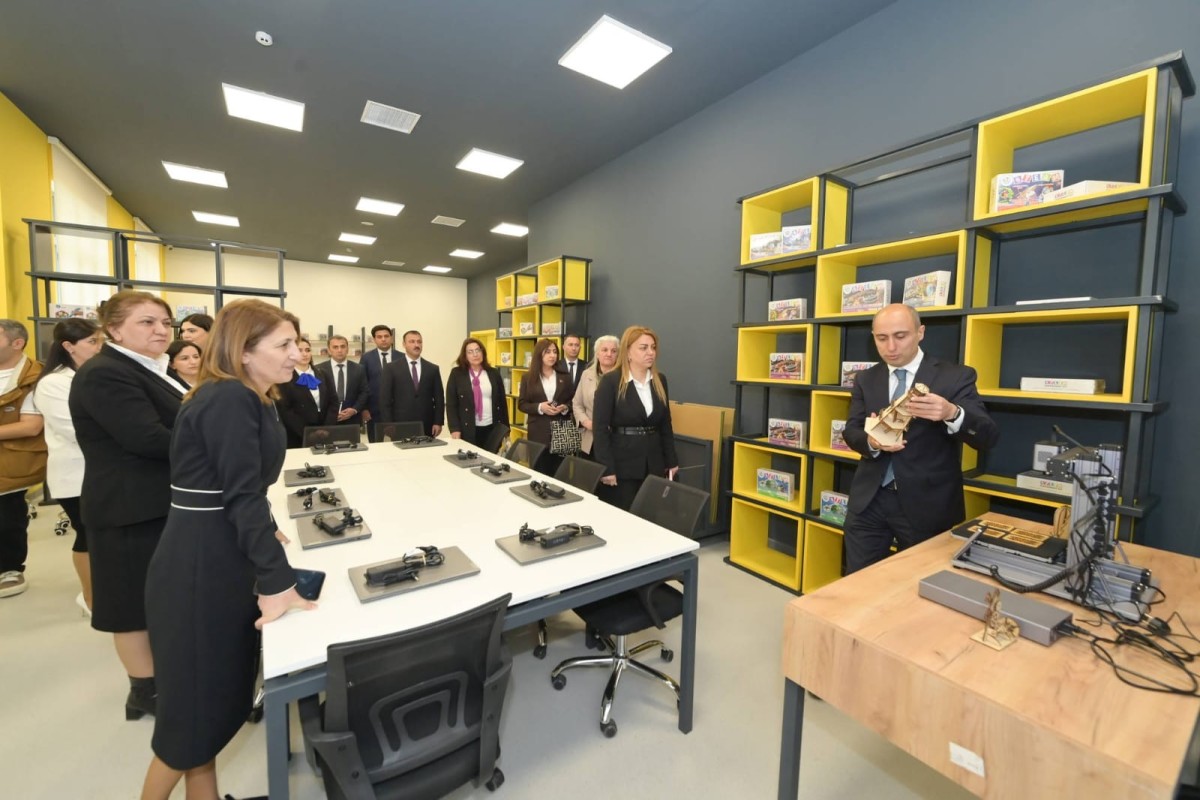 Министр встретился с учителями, работающими на освобожденных территориях -ФОТО 