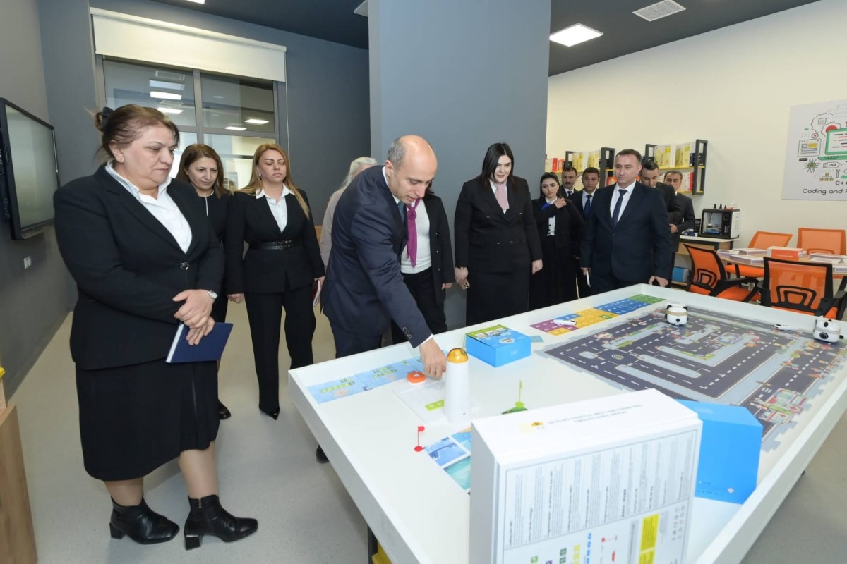 Министр встретился с учителями, работающими на освобожденных территориях -ФОТО 