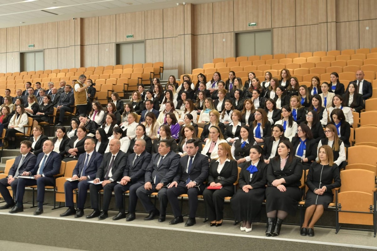 Министр встретился с учителями, работающими на освобожденных территориях -ФОТО 