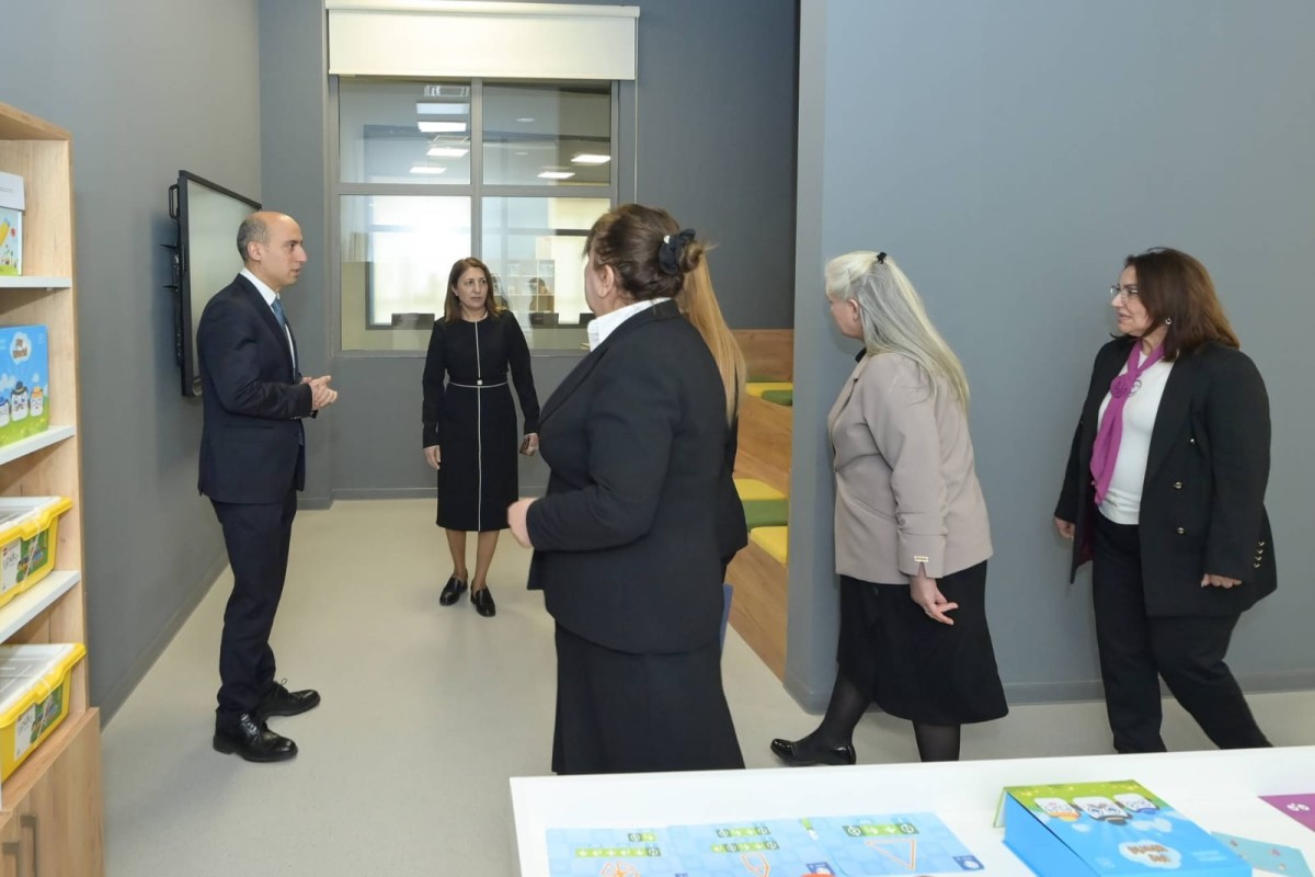Министр встретился с учителями, работающими на освобожденных территориях -ФОТО 