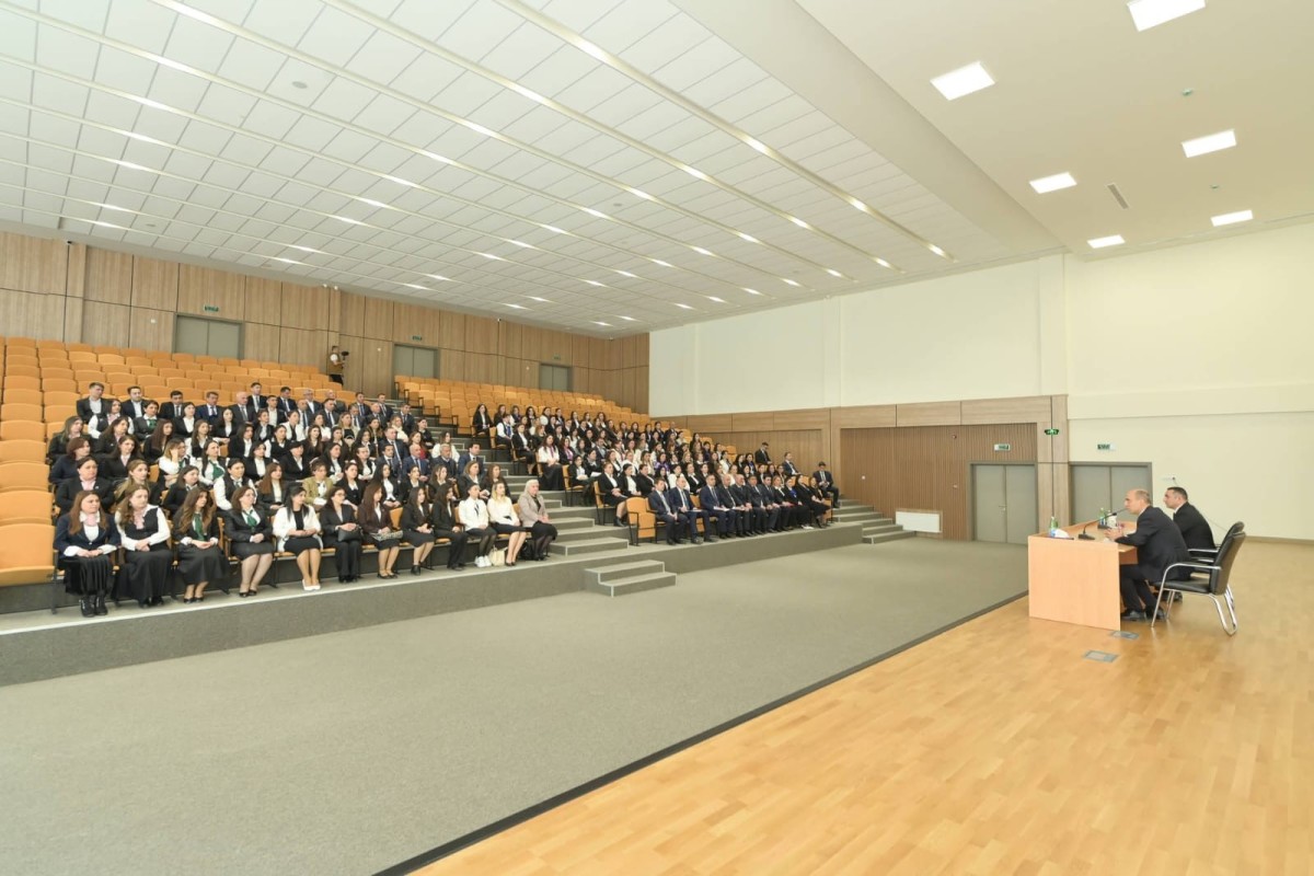 Министр встретился с учителями, работающими на освобожденных территориях -ФОТО 