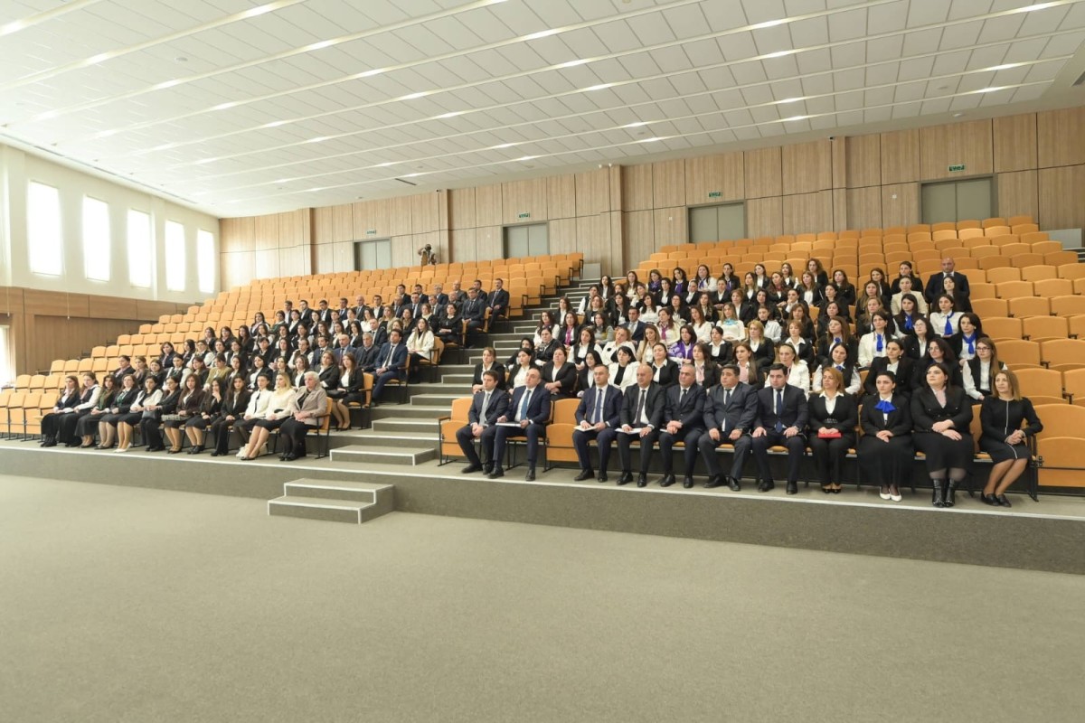 Министр встретился с учителями, работающими на освобожденных территориях -ФОТО 