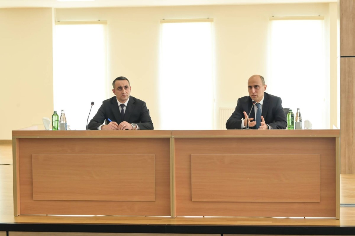 Министр встретился с учителями, работающими на освобожденных территориях -ФОТО 