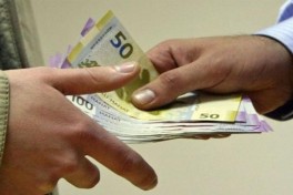 Средняя зарплата в Баку в 2025 году превысила 1 380 манатов