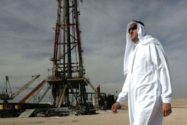 Bloomberg: страны Персидского залива на треть урезали добычу нефти