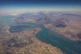 СМИ: Иран начал минировать Ормузский пролив 