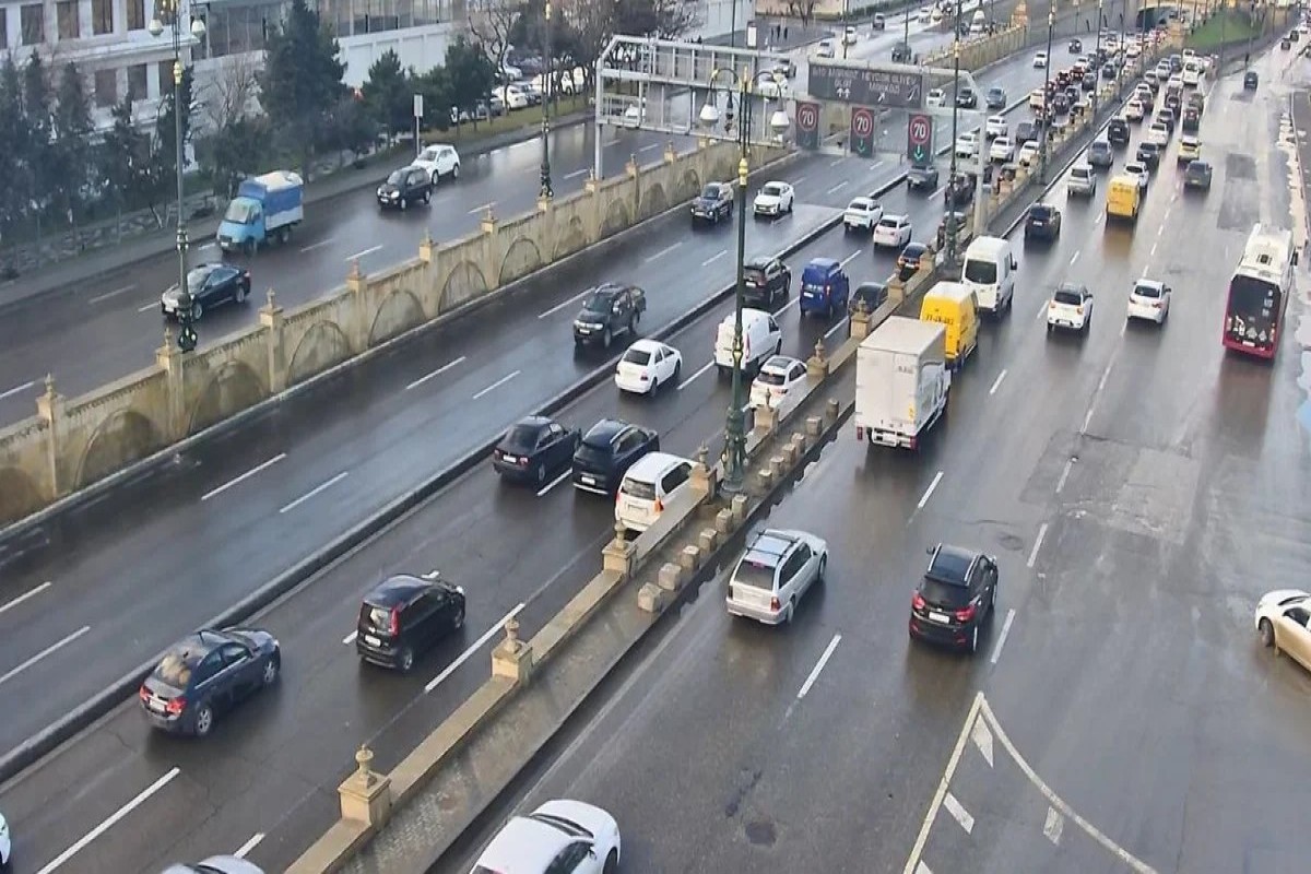 В Баку зафиксированы серьезные заторы на ряде дорог-ФОТО 