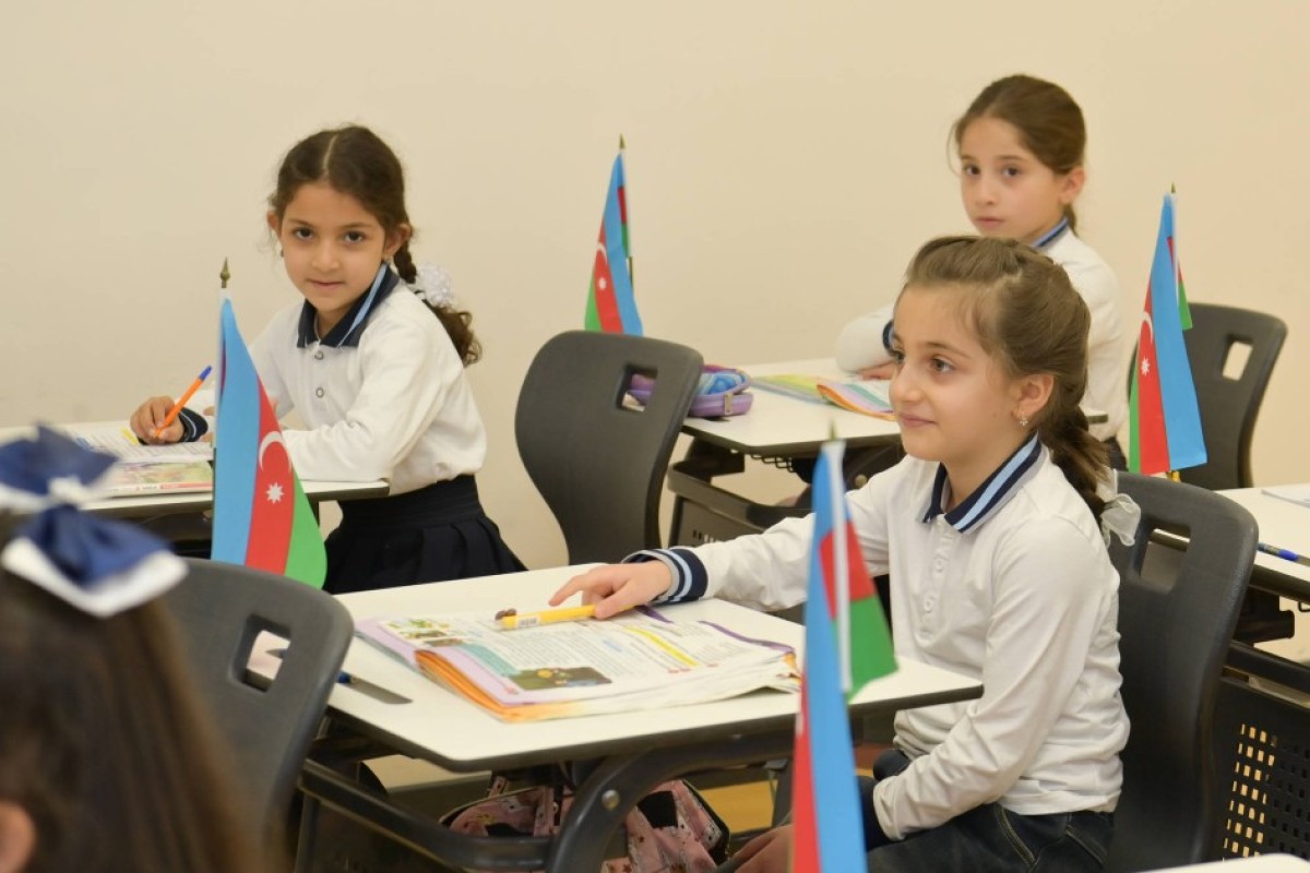 Эмин Амруллаев посетил школу №1 в Шуше-ФОТО 