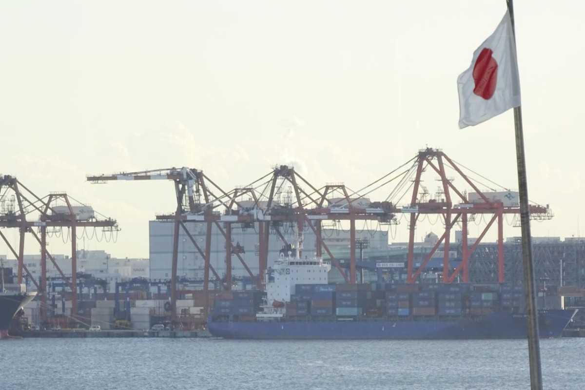 Япония распечатывает национальные запасы нефти