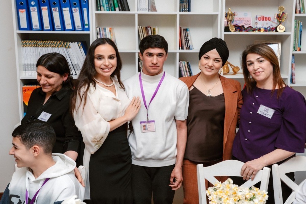 Лейла Алиева, Арзу Алиева и Алена Алиева посетили Центр «Поддержка жизни»-ФОТО 