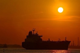 Цены на нефть Brent упали почти на 18%