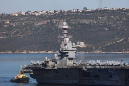 Пожар вспыхнул на американском авианосце в Красном море