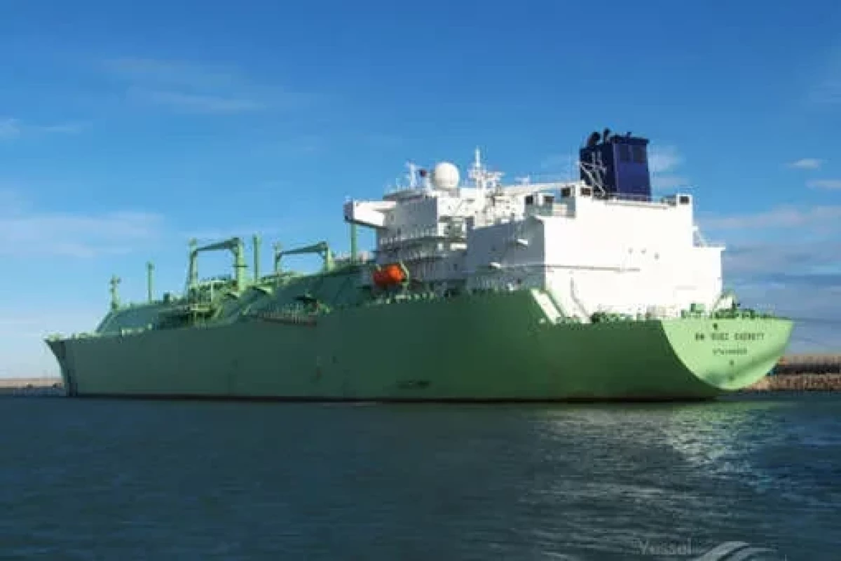 У берегов Лампедузы дрейфует танкер без экипажа