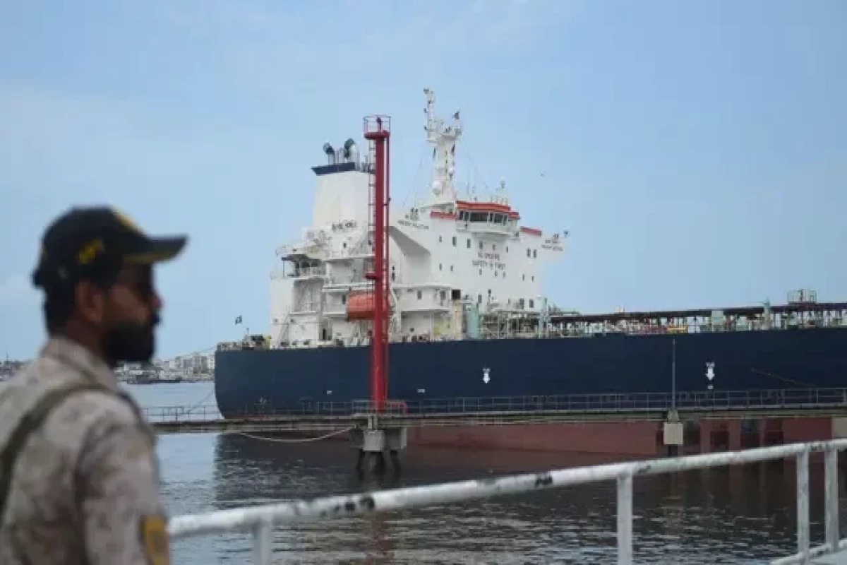 Танкеры с нефтью задерживают по всему миру в ожидании роста цен — Эксперты