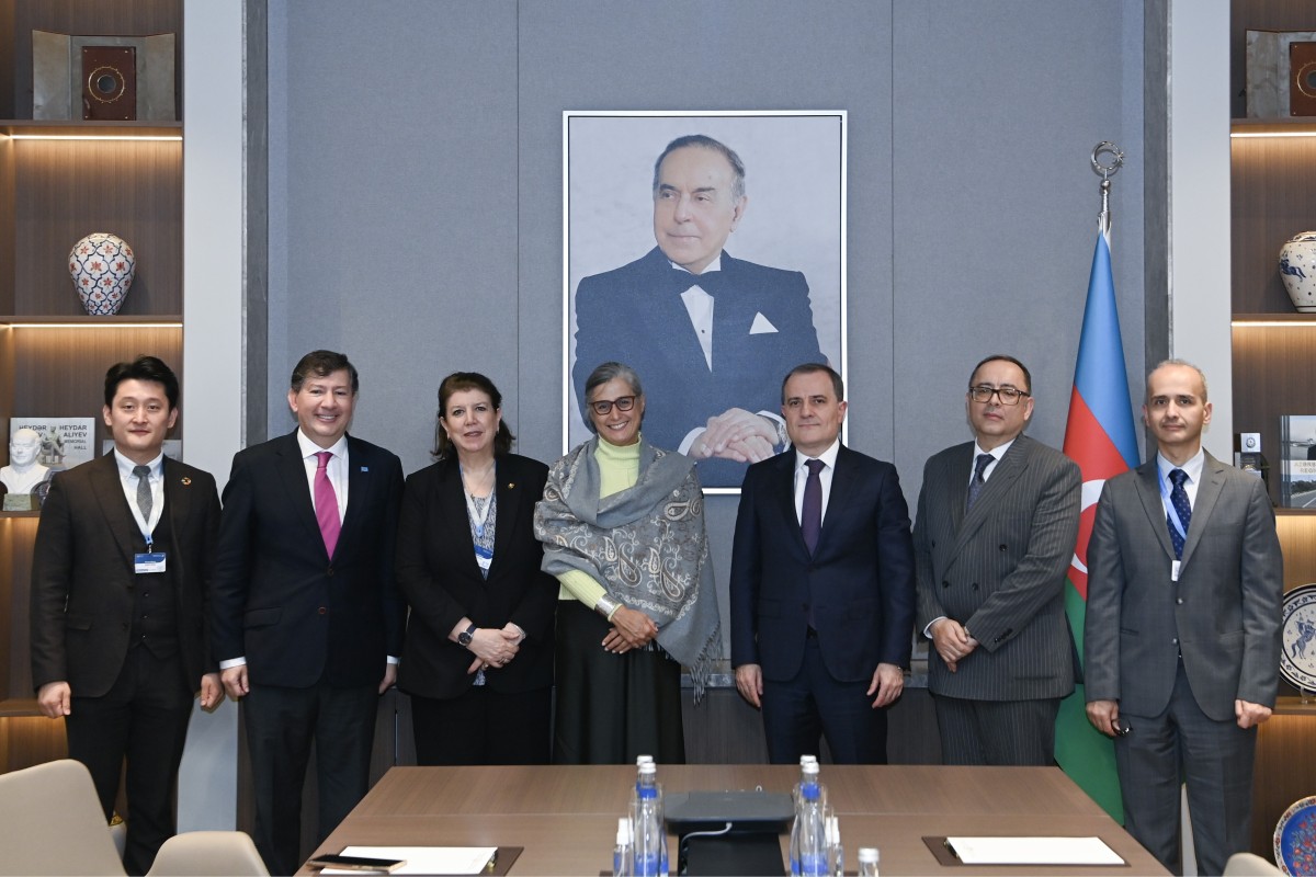 Джейхун Байрамов провел встречу с главой UN-Habitat