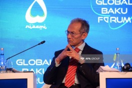 Оторбаев: Азербайджан становится важным транзитным центром между Азией и Европой 