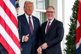 Трамп заявил, что США обойдутся без британских баз для операций на Ближнем Востоке