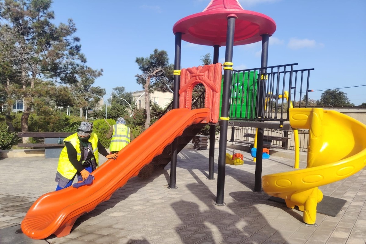 В столице продолжаются весенние работы по озеленению и уборке-ФОТО 