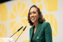 Генсек СвДП побрилась наголо после проигрыша на выборах в Германии