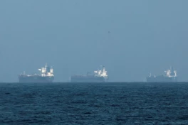 В районе Ормузского пролива заблокированы около 20 тыс. моряков