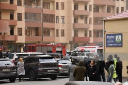 В центре Баку горит квартира: эвакуируются жители-ВИДЕО 