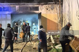 Предприниматели выносят уцелевшие товары из горящего объекта в Баку-ФОТО -ВИДЕО -ОБНОВЛЕНО 
