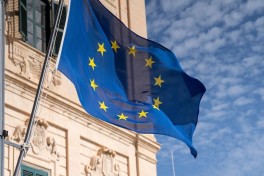 СМИ: ЕС согласовал кредит Киеву на €90 млрд