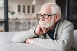 Врач рассказал, с какого возраста начинается старость