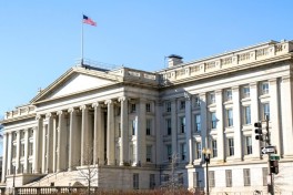 Госдолг США впервые в истории превысил отметку в 39 триллионов долларов