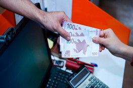 В Азербайджане отмененные надбавки включат в базовый оклад госслужащих