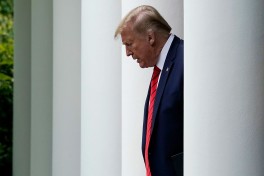 Рейтинг Трампа упал до исторического минимума