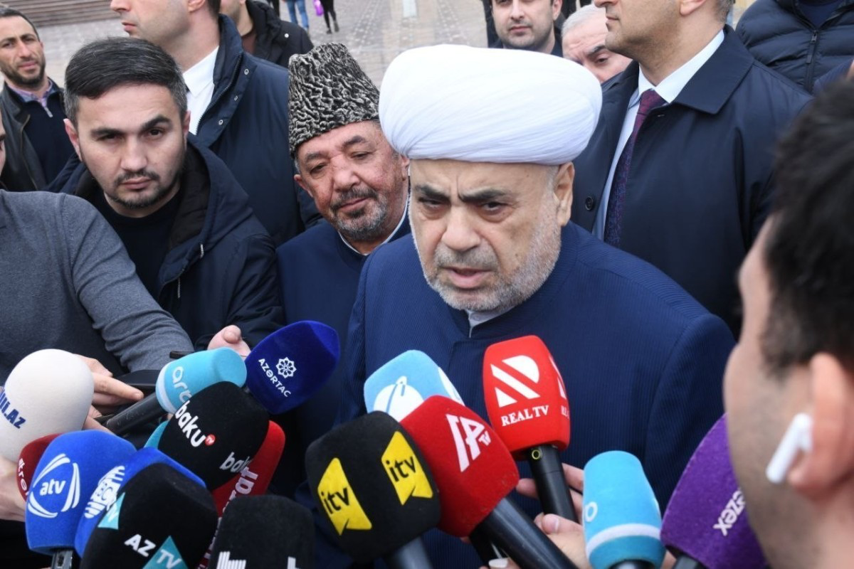 Аллахшукюр Пашазаде примет участие в похоронах Илии II