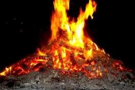 В Сумгаите при разжигании костра произошёл взрыв,  пострадали 10 человек, в том числе 8 детей