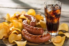 Ультрапереработанные продукты повышают риск инфаркта и инсульта на 67%